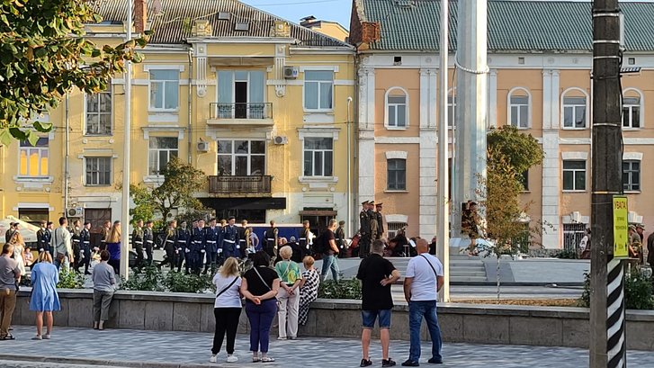 Сквер пам’яті Героїв України на розі вул. Небесної Сотні та вул. Гагаріна в м. Полтава. Сквер пам’яті Героїв України на розі вул. Небесної Сотні та вул. Гагаріна в м. Полтава.