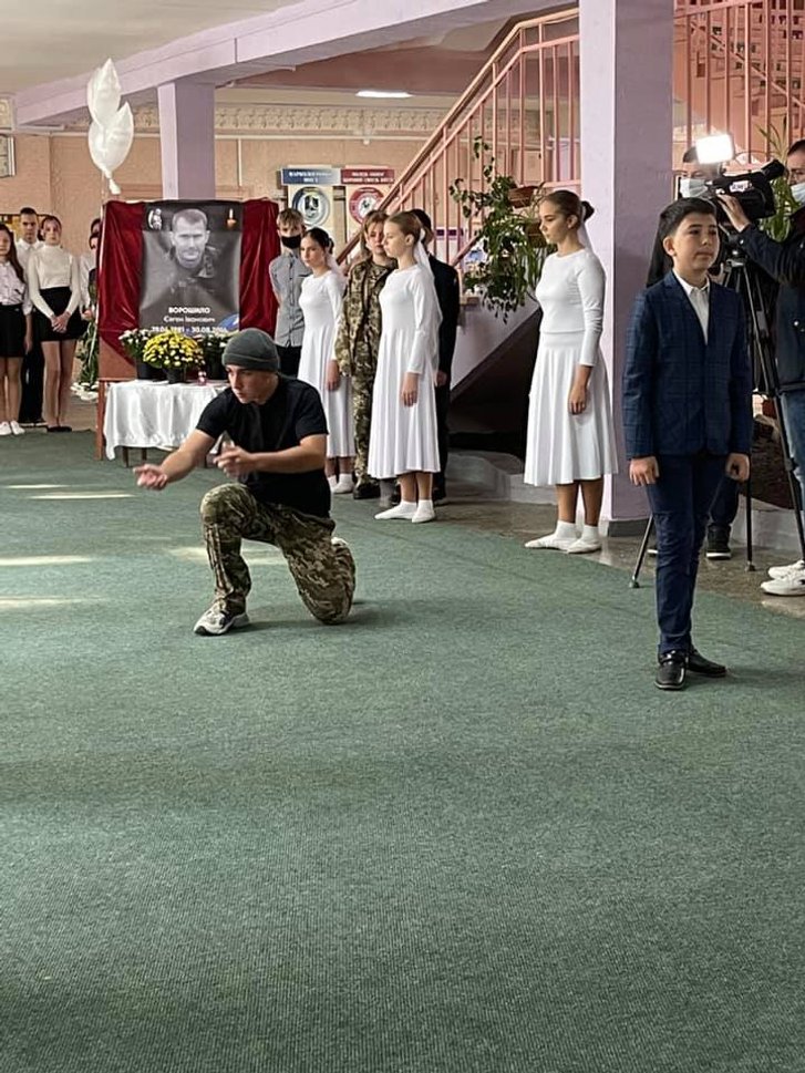 В Кам'янському відкрили меморіальну дошку бійцеві ДУК