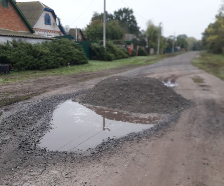 У Миргородському районі селяни ремонтують дороги хто чим_1