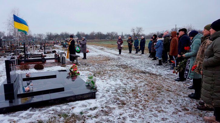 Глобинська громада вшанувала полеглого на Сході земляка_1