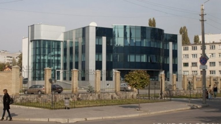«Візит» призупинив мовлення, вимагаючи в МВС відступити від директора і каналу