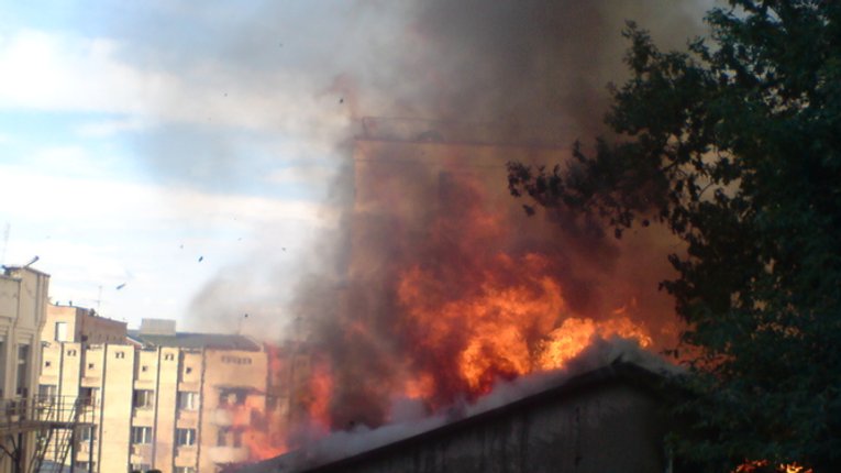 На Полтавщині вогнеборці врятували двох безхатченків, що ледь не спалили будинок