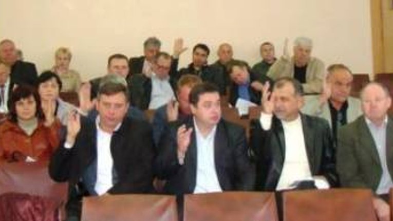 Керівництво Пирятинського району передало українським військовим конвектори та бензопили
