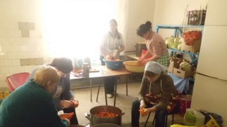 Із Гадяччини активісти передали в зону АТО буржуйки, овочеві заготовки та теплі речі