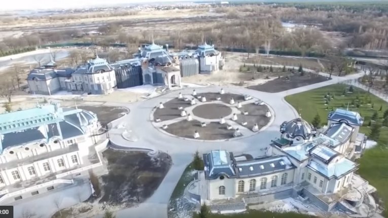 Межигір’я відпочиває. Інтернет сколихнуло відео маєтку екс-регіонала Іванющенка