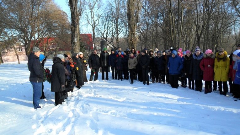 Полтавські школярі вшанували пам’ять Панаса Мирного