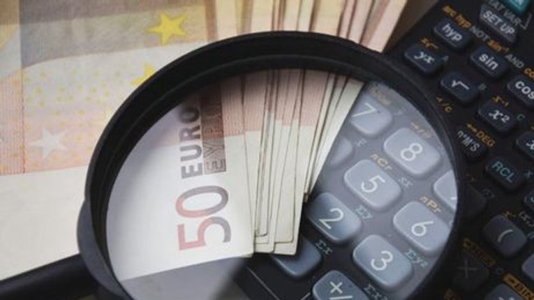 У Німеччині – не більше 15% від пенсії, в Україні – 125%. Скільки платять за комунальні послуги в різних країнах