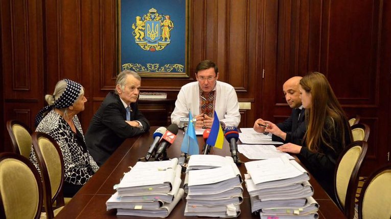У соцмережі висміяли недалекість Луценка і порадили залучитися досвідом Трупного синоду для допиту Сталіна й Берії