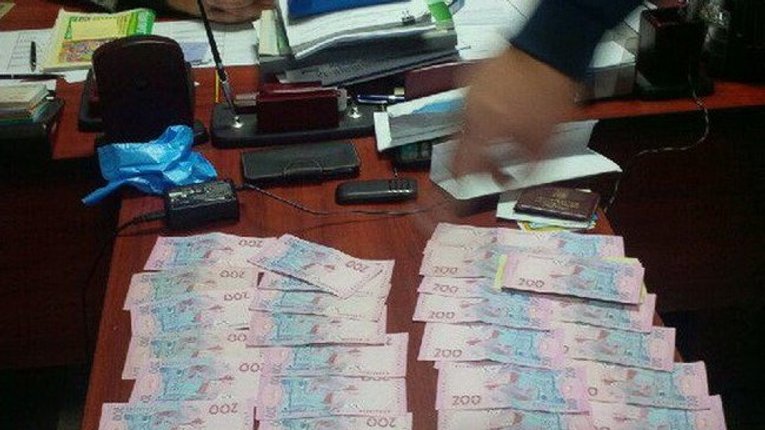Керівник митного поста в Полтавській області збирав хабарі за імпорт авто