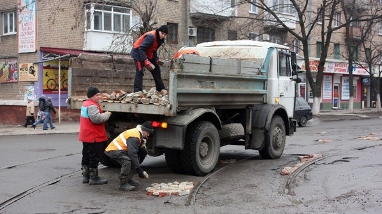 Українські дороги – в десятці найгірших у світі
