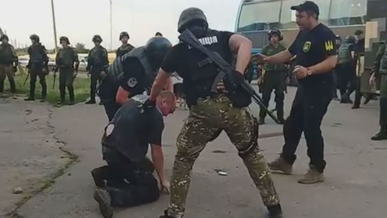 Жителі Бережинок виганяють поліцію і вимагають відставки начальника поліції Кіровоградщини