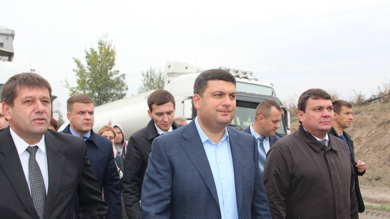 Гройсман сьогодні інспектує дороги біля села, де ударно розкрадається ґрунт