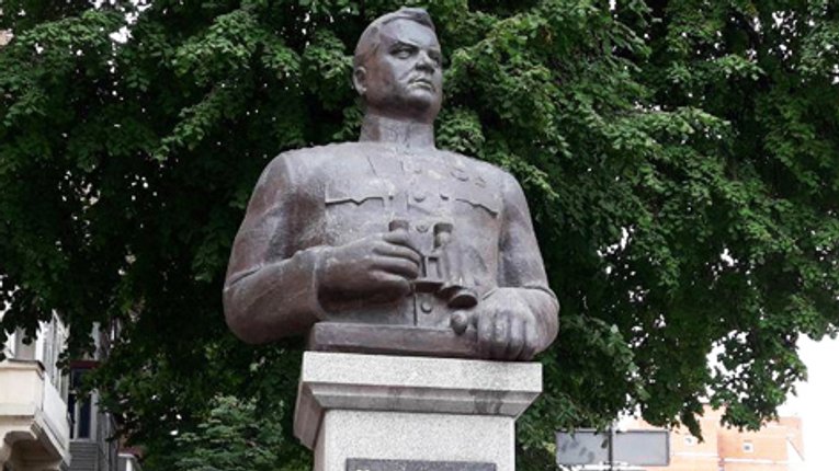 У центрі Полтави "почервонів" Ватутін