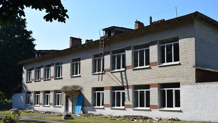 У Великій Багачці триває ремонт селищної школи