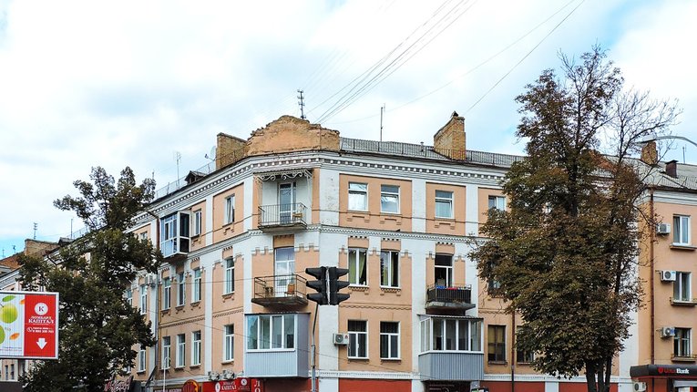 Полтавську міськраду просять відремонтувати тротуар