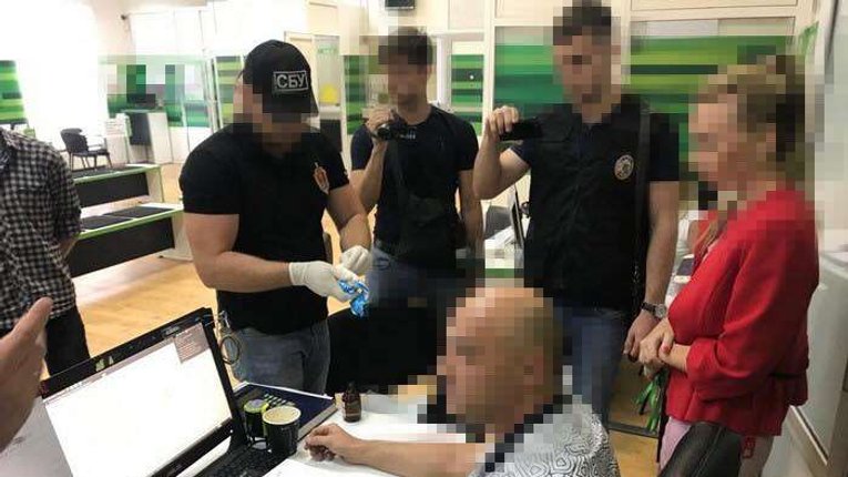 У Одесі СБУ викрила хабарника-менеджера банку