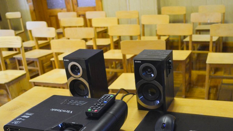 Глобинські освітяни матимуть багатофункціональний мультимедійний комплекс для навчання