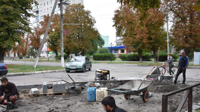 На території Пирятинської громади приводять до ладу тротуари
