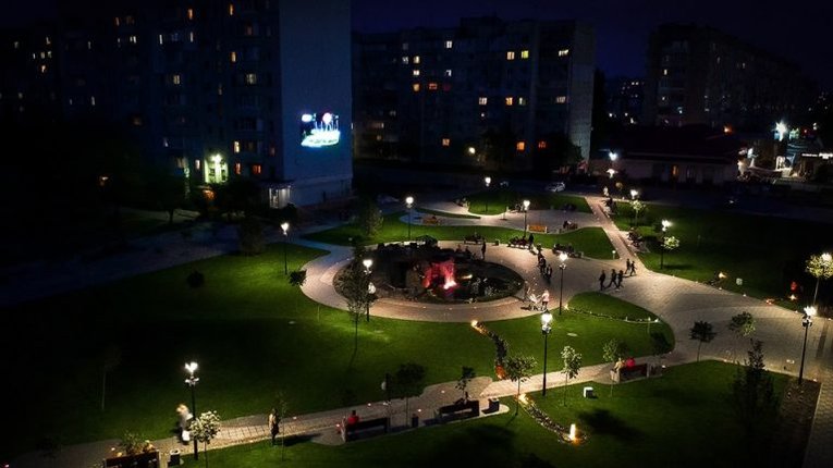 Декоративний фонтан з підсвіченням з'явиться до Різдвяних свят у Горішніх Плавнях