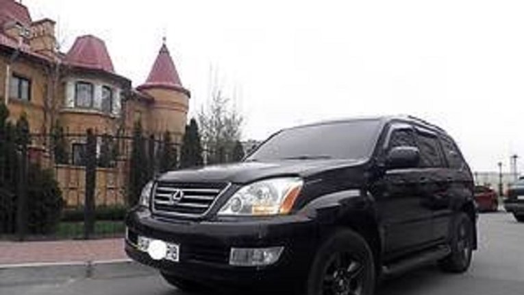 Викрадений Lexus заступника начальника Нацполіції знайшли, а чи той?