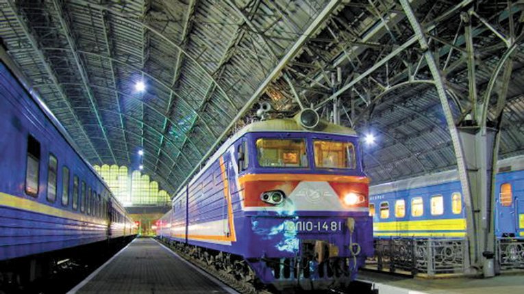 На 123% «Укрзалізниця» планує підняти зарплати керівництву