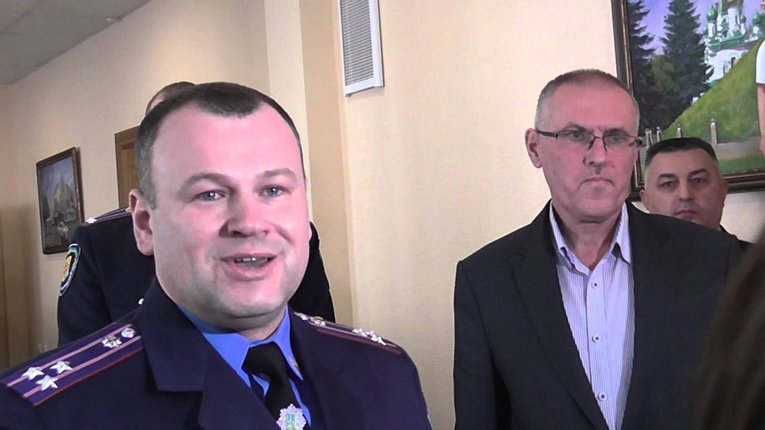 Програміст, завгосп, торговий агент, пенсіонер, хабарник, старий трансвестит – різноманітне життя одного з начальників УМВС Полтавщини