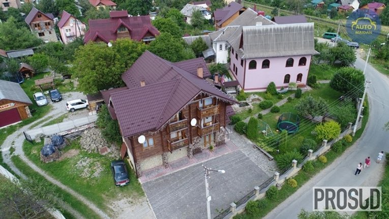 НАБУ вважає, що зампрокурор Франківщини приховав мільйон від готельного бізнесу дружини в Яремче