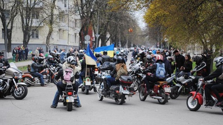 Репортажі з-за Кобищанських парканів: Тікаймо – байкер!