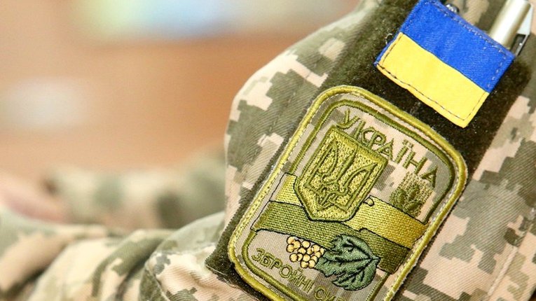 У Дніпрі вояка ледве не кинули за ґрати за те, що він мав при собі ніж