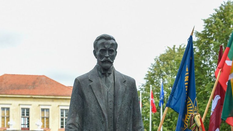 Пам'ятник Антанасу Сметоні у Каунасі