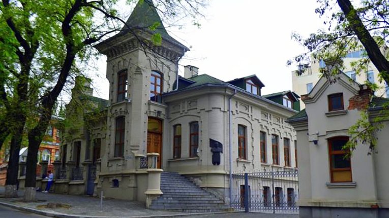 Адміністративно-громадський комплекс
