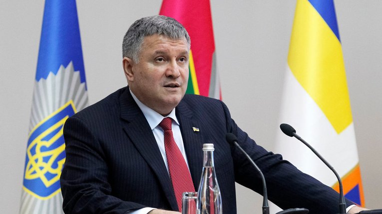 Паніка вигідна Авакову. Він намагається посилити власні політичні впливи
