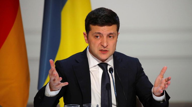 Тисячі українців вимагають від Зеленського відкликати підписи під мінським документом