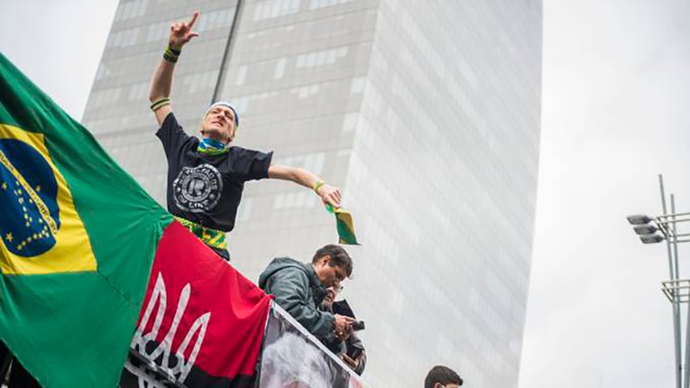 За масовими протестами в Бразилії стоять... українські націоналісти!