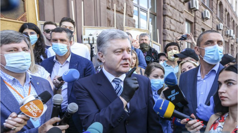 Порошенко після «протиправного вручення підозри» прийшов до Венедіктової
