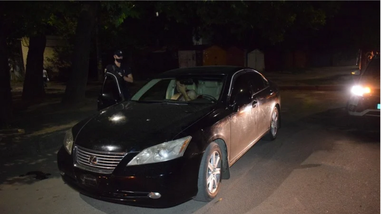В Миколаїві п’яний водій «Лексуса» вчинив ДТП та тікав від поліції в самих трусах