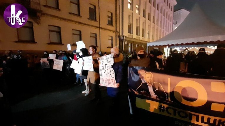 Громадськість вимагає від Зеленського прибрати “чорта” Шкарлета з посади міністра освіти України