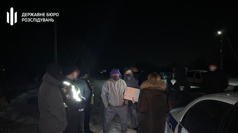ДБР затримало “на гарячому” поліціянта з Хмельниччини, який торгував "службовими таємницями” МВС