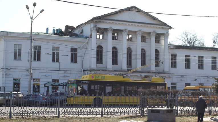 Запустити літаки з Полтави і збудувати оперу на згарищі – нові обіцянки Синєгубова