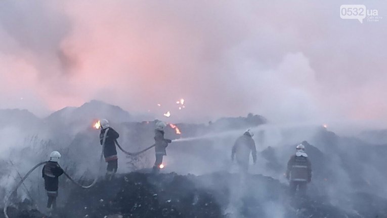 5 днів горить Макухівське сміттєзвалище