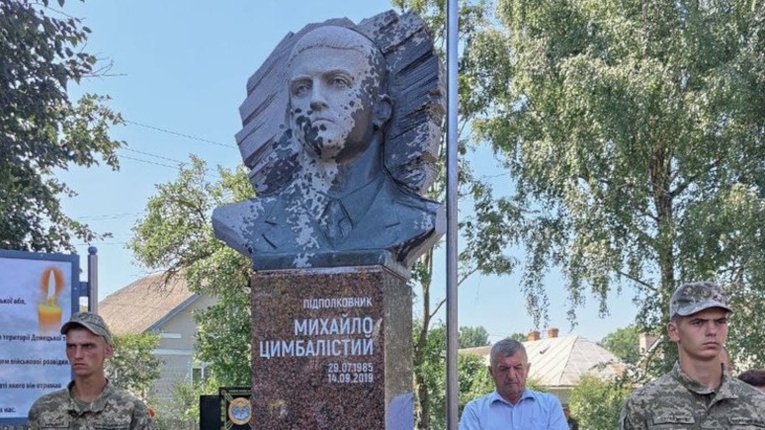 На Тернопільщині відкрили перший пам’ятник герою російсько-української війни