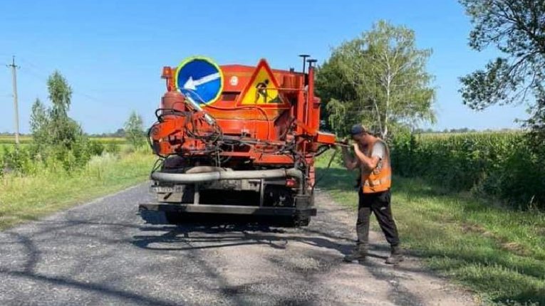 Аґрарії Пирятинської ОТГ тепер ремонтують дороги