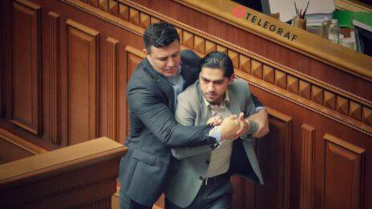 Дивлячись на двобій Лероса і Тищенка, не відчуваю тривоги ні за парламентаризм, ні за свободу слова.