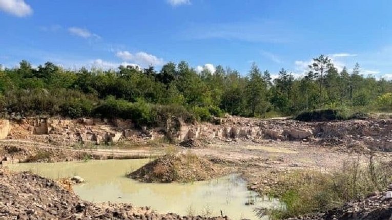 Майже 18 тисяч м³ пісковику незаконно видобули у Житомирській області