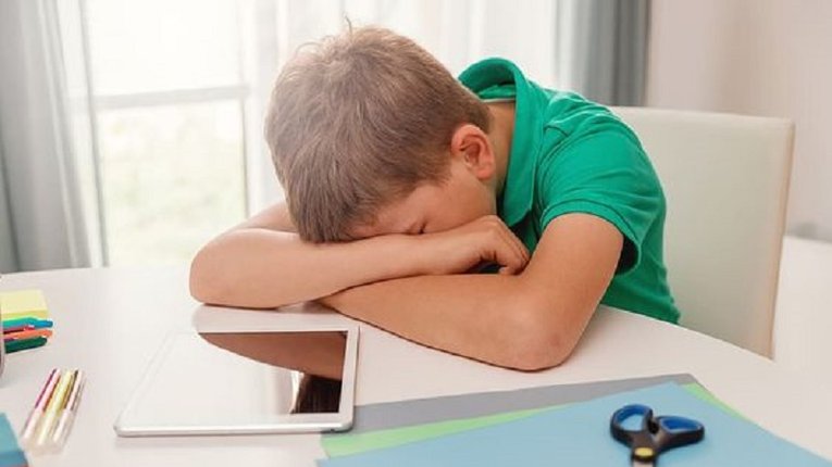 7 порад, як привчити дітей вчасно лягати спати