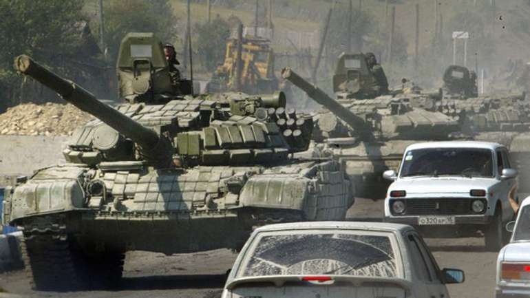 Російська бронетехніка розташувалася на дорозі Москва-Київ 