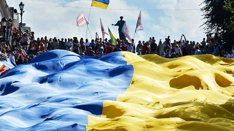 В Одесі патріотами був розгорнутий найбільший у світі прапор України