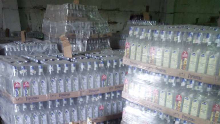 У Полтаві вилучили понад 62 тисячі пляшок підробного алкоголю