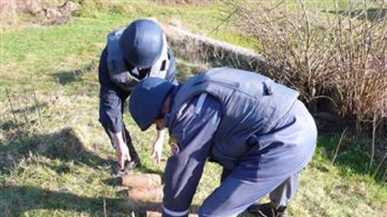 60-кілограмову авіабомбу та ще 20 снарядів відкопують полтавські рятувальники