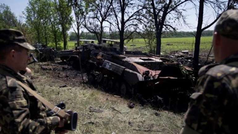 Російсько-терористичні війська не припиняють спроб штурмувати донецький аеропорт